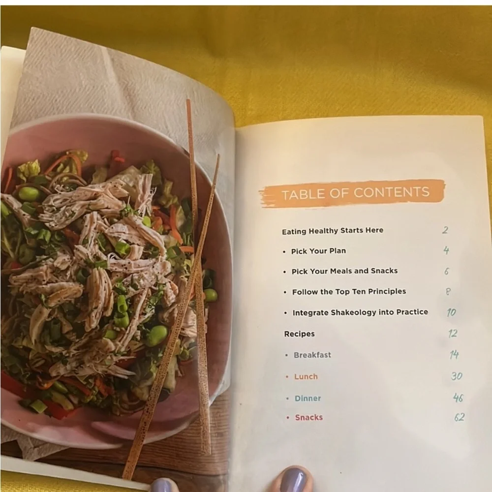 Clean Eats companion book to the 3 Week Yoga Retreat by Beach-body